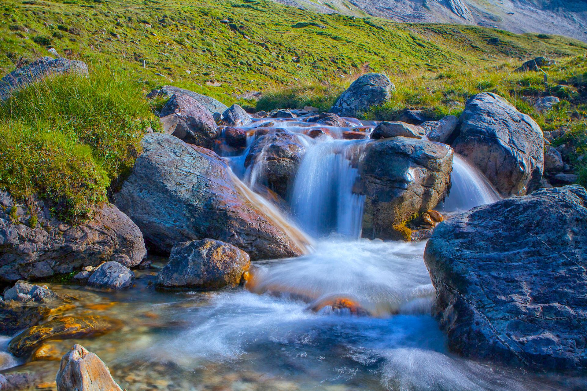 Gebirgsbach in Samnaun/Schweiz DigitalPHOTO