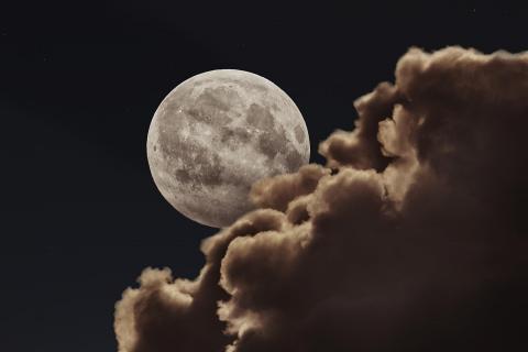 Wolken mit Mond 4