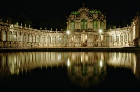 Zwinger at night 