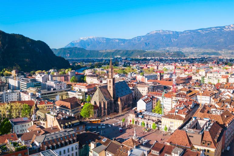 Luftaufnahme von Bozen/Bolzano, Südtirol, Italien