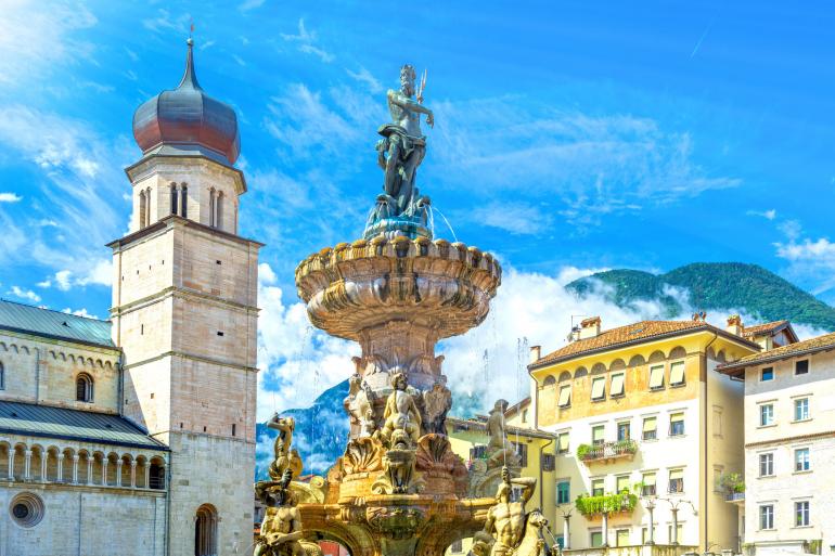 Neptunbrunnen auf dem Domplatz von Trient/Trento, Trentino-Südtirol, Italien