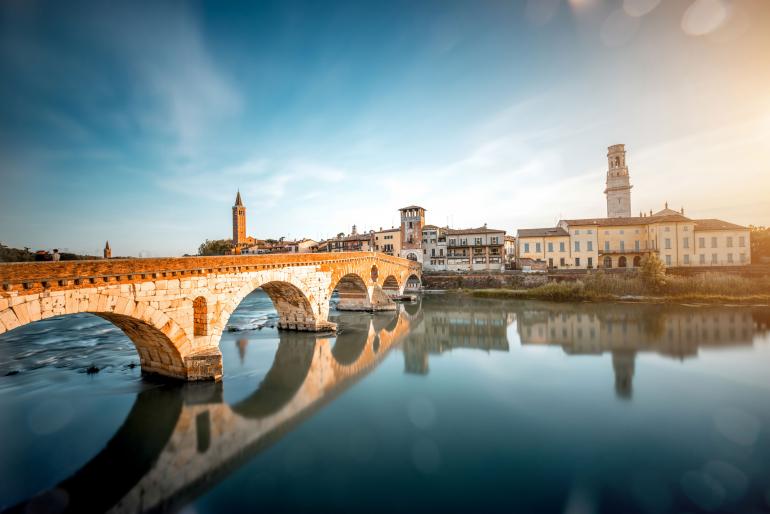 Brücke Ponte Pietra in Verona, Venezien, Italien