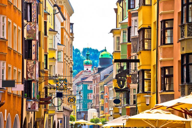 Historische Straße in Innsbruck, Tirol, Österreich