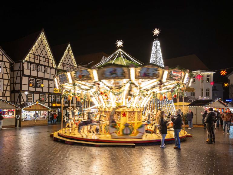 Weihnachtsmarkt-Magie: Für diese Aufnahmen besuchte Evgeni Tcherkasski die Weihnachtsmärkte in Soest (Karussell oben) und Unna.