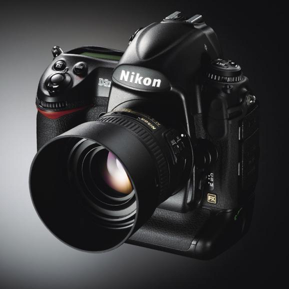 Nikon D3X mit 24,5 MP