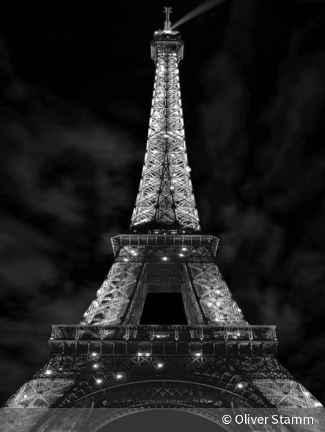 Der Eiffelturm In Der Nacht Als Schwarz Weiss Foto Digitalphoto